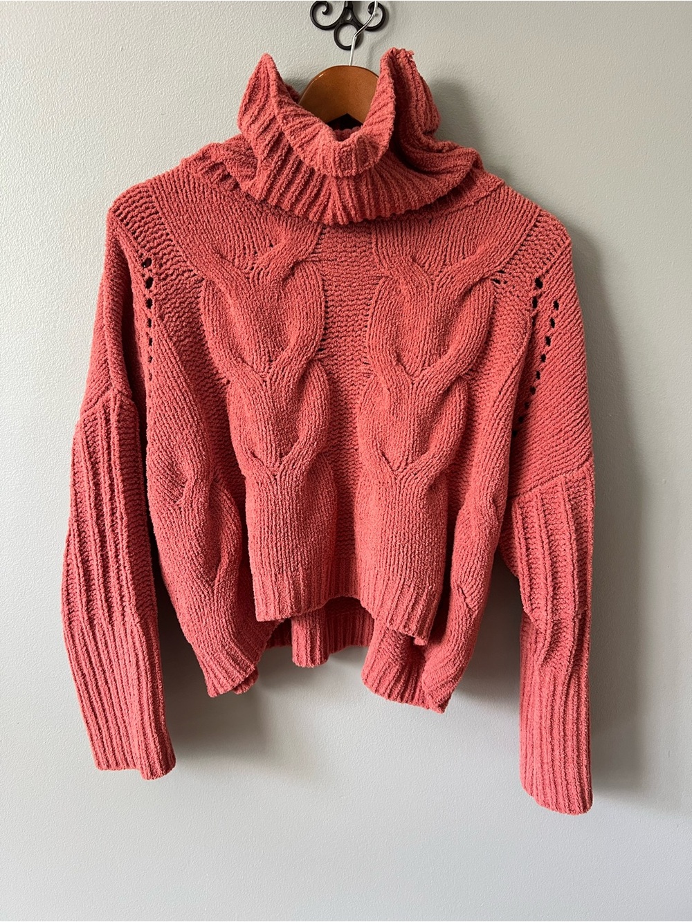 moon & madison JUNIOR Small Coral/Salmon Cable Turtle/Cowl Neck Boxy Sweater